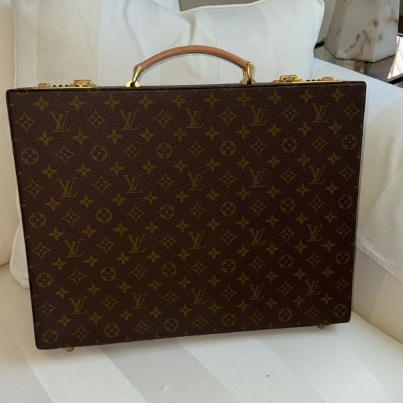 Authentic Louis Vuitton Brown Monogram Classic Briefcase. Authentic Pre-Loved - Picture 1 of 14